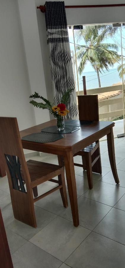 Amssler Beach Stay Калутара Экстерьер фото
