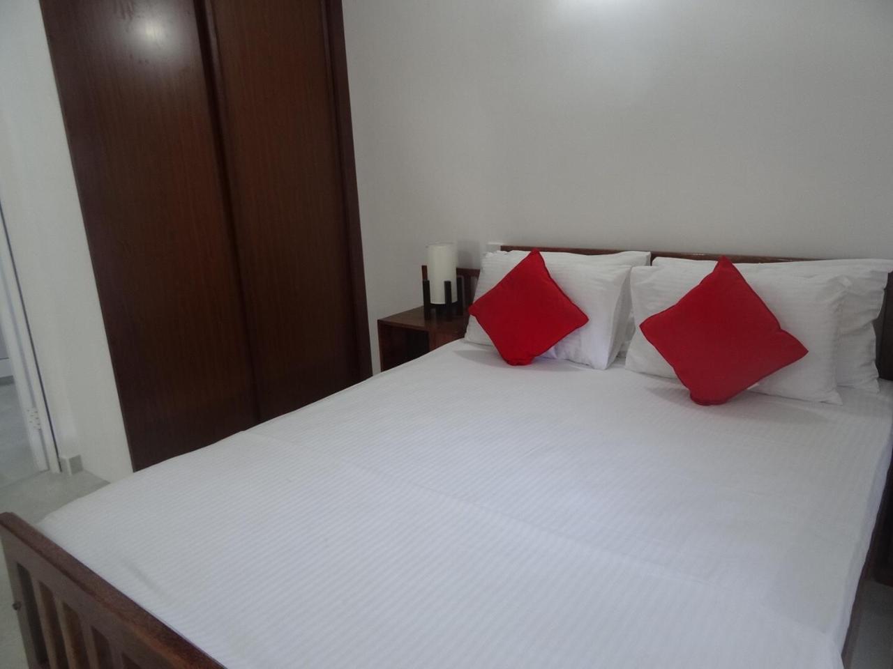 Amssler Beach Stay Калутара Экстерьер фото